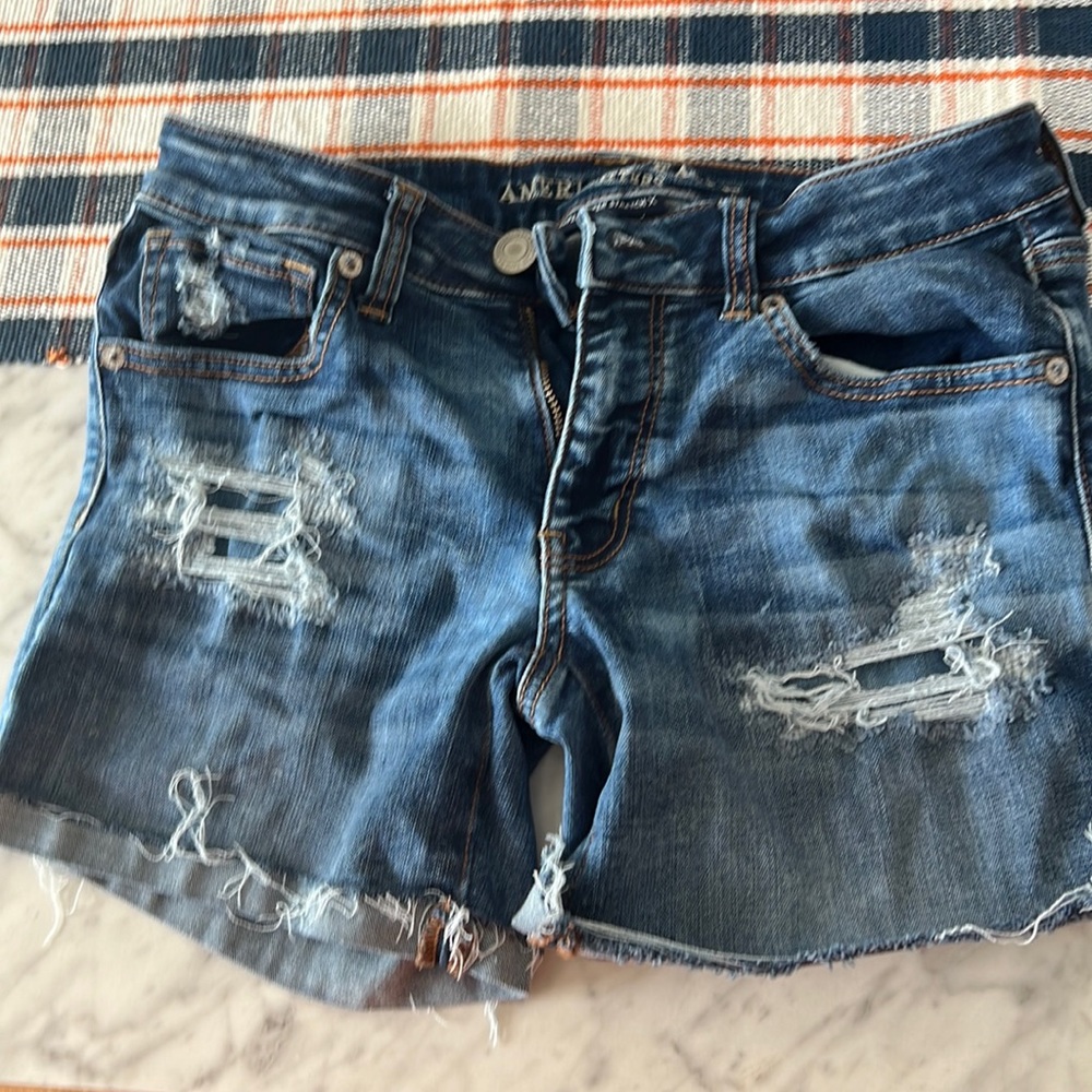 American eagle. Size 6. Midi Jean short.